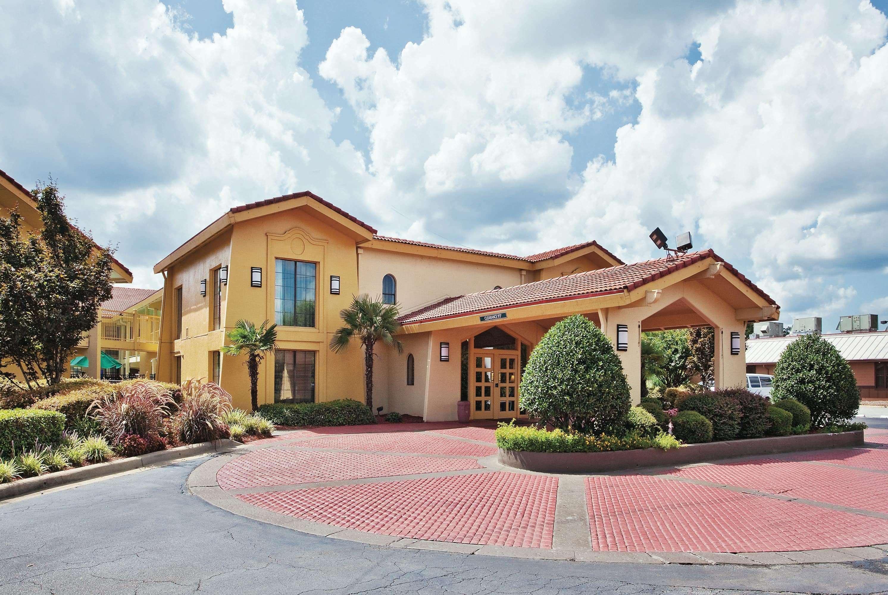 Howard Johnson By Wyndham Columbus Fort Moore Exterior photo