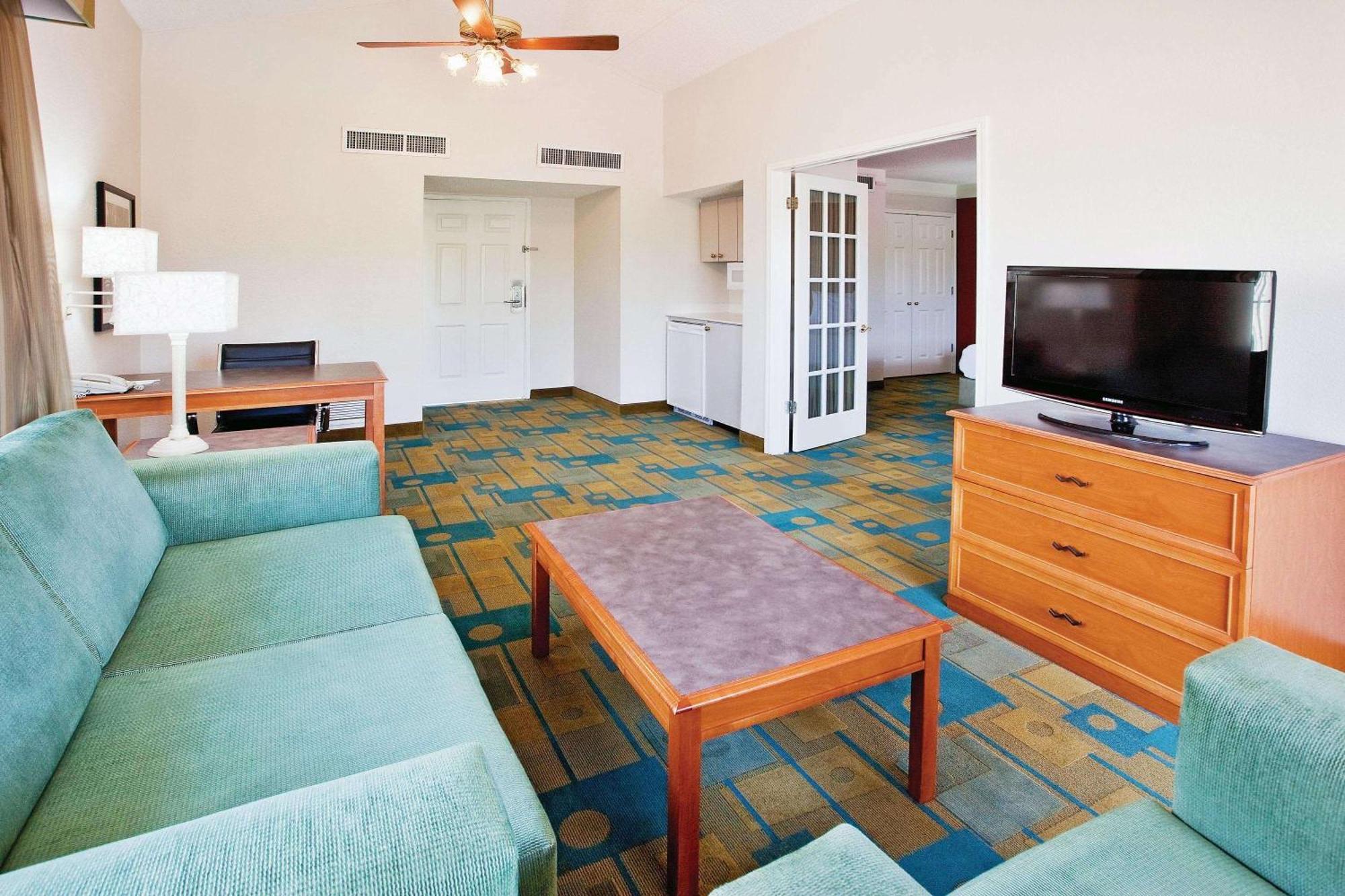 Howard Johnson By Wyndham Columbus Fort Moore Exterior photo